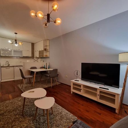 5 Star Apartment Podgorica Luaran gambar