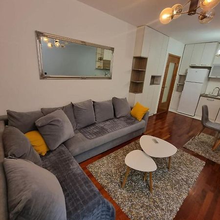 5 Star Apartment Podgorica Luaran gambar