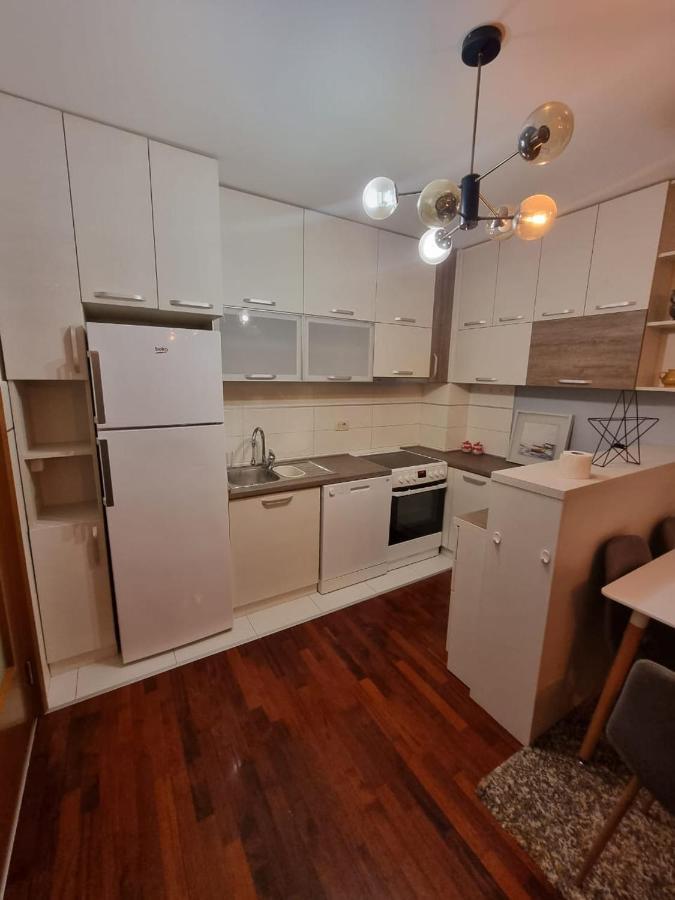 5 Star Apartment Podgorica Luaran gambar