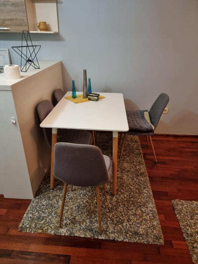 5 Star Apartment Podgorica Luaran gambar
