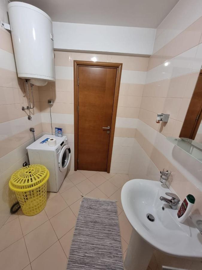 5 Star Apartment Podgorica Luaran gambar
