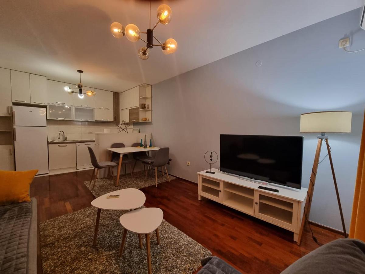 5 Star Apartment Podgorica Luaran gambar