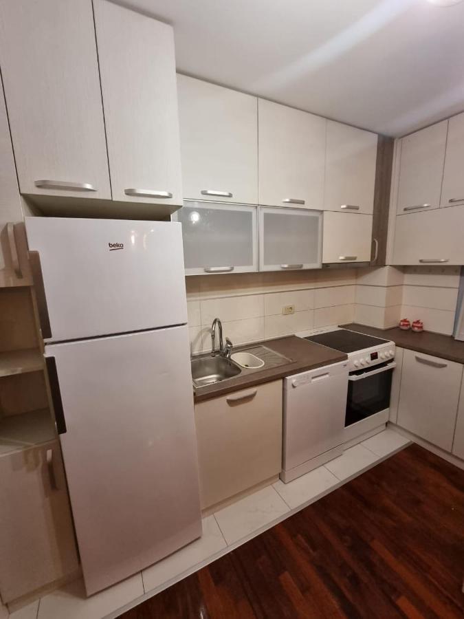 5 Star Apartment Podgorica Luaran gambar