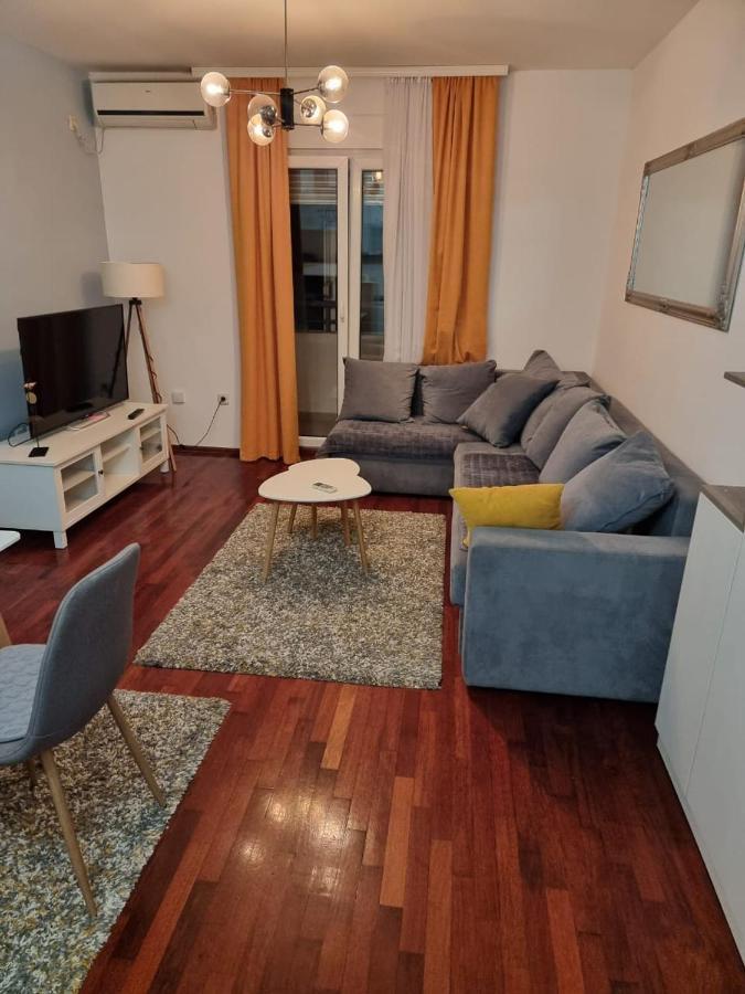 5 Star Apartment Podgorica Luaran gambar