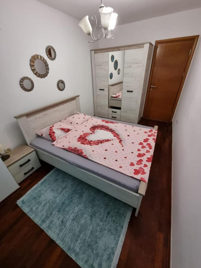 5 Star Apartment Podgorica Luaran gambar