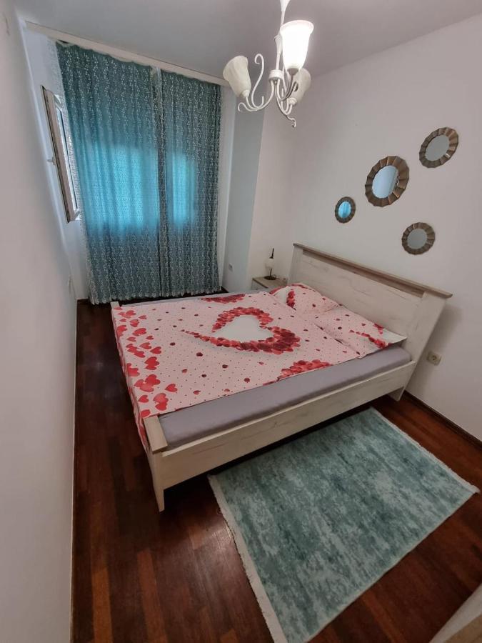 5 Star Apartment Podgorica Luaran gambar